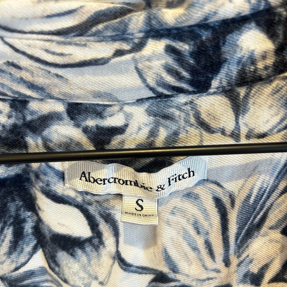 Abercrombie T-shirt - Picture 3 of 4